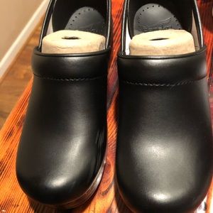 Plain black Dansko clogs